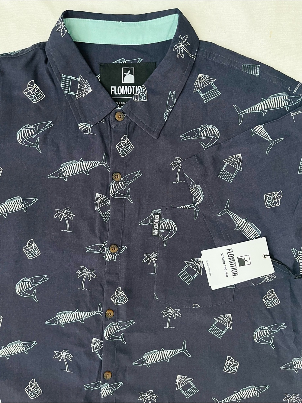 Flomotion men’s tropical coastal Fish short sleeve button down navy shirt NWT L